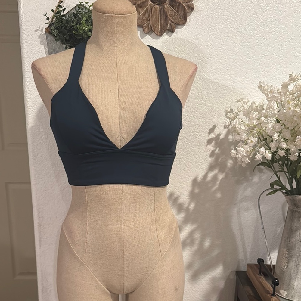 Lululemon sport bra size 8